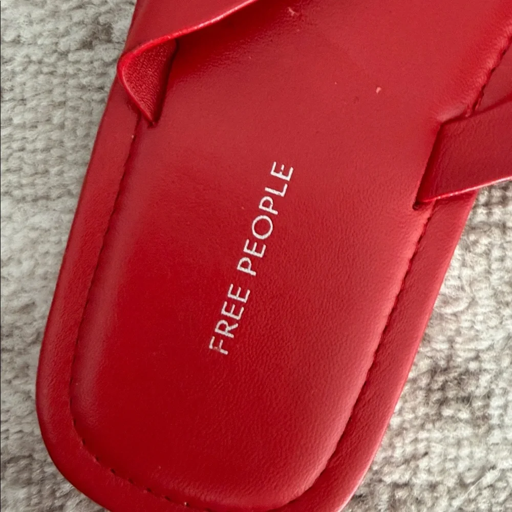 ⭐️NWOT Free People Sona Leather Thong Sandals⭐️